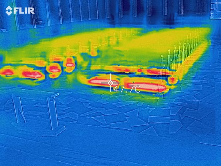 Ogrzewanie ławkowe w kościele – skuteczny sposób na ciepło bez ingerencji w architekturę